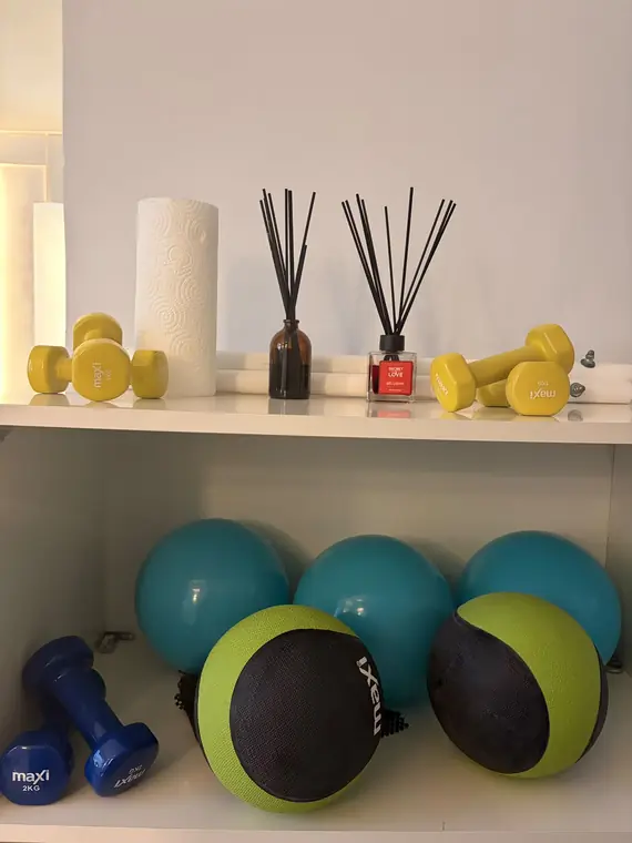 Dambıllar, sağlık topları ve pilates malzemeleri