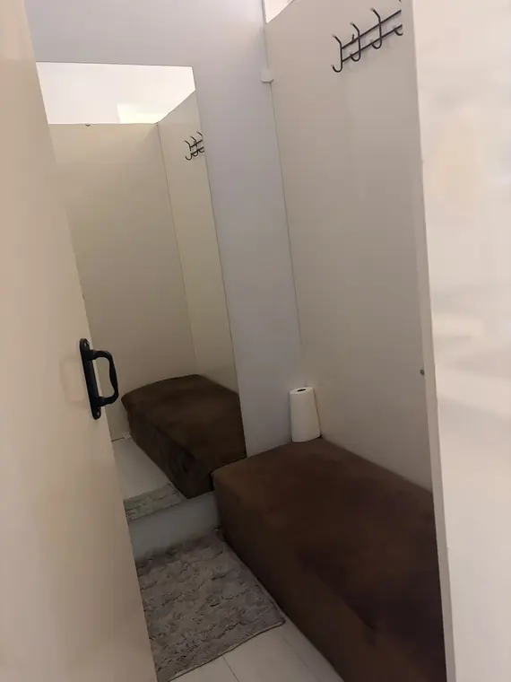 Aynalı soyunma kabini
