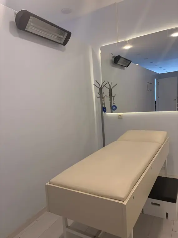 Tedavi masası ve infrared lamba